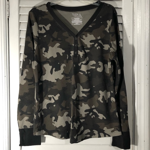 Time and Tru Tops - 🍁True and time flannel camouflage design top XL